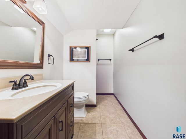 701 N Savannah Dr Drive, Sioux Falls, SD 57103