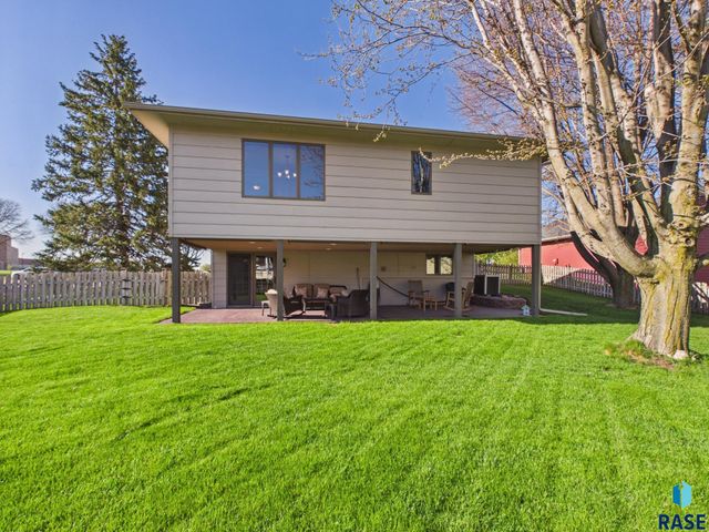 701 N Savannah Dr Drive, Sioux Falls, SD 57103