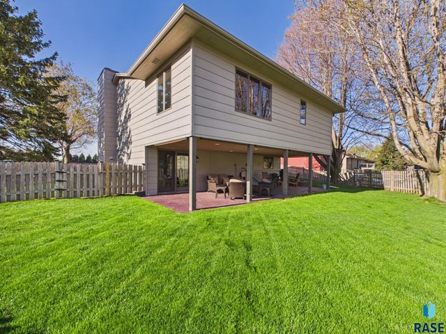 701 N Savannah Dr Drive, Sioux Falls, SD 57103