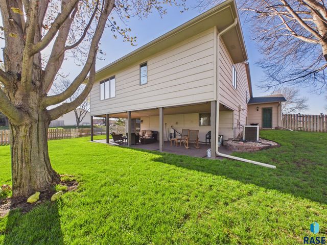 701 N Savannah Dr Drive, Sioux Falls, SD 57103