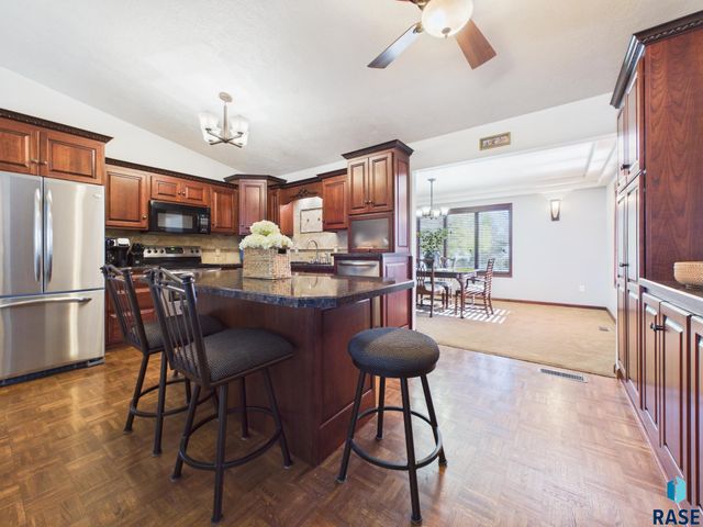 701 N Savannah Dr Drive, Sioux Falls, SD 57103
