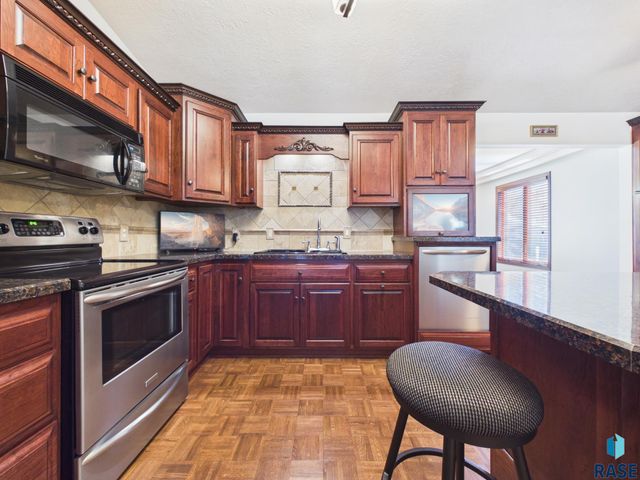 701 N Savannah Dr Drive, Sioux Falls, SD 57103