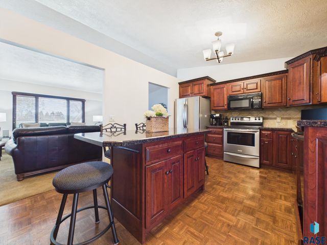 701 N Savannah Dr Drive, Sioux Falls, SD 57103
