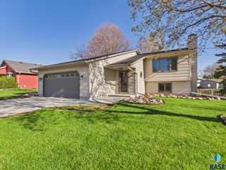 701 N Savannah Dr Drive, Sioux Falls, SD 57103
