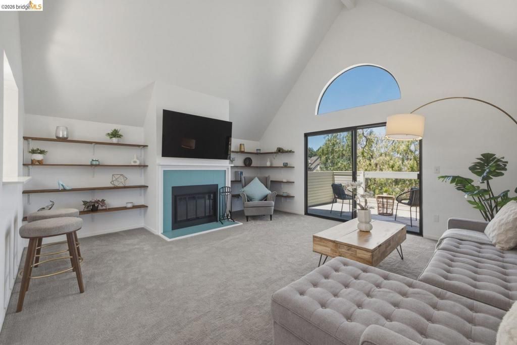 Image 1 of property listing at 7 Courageous Ct D52, Alameda, CA 94501