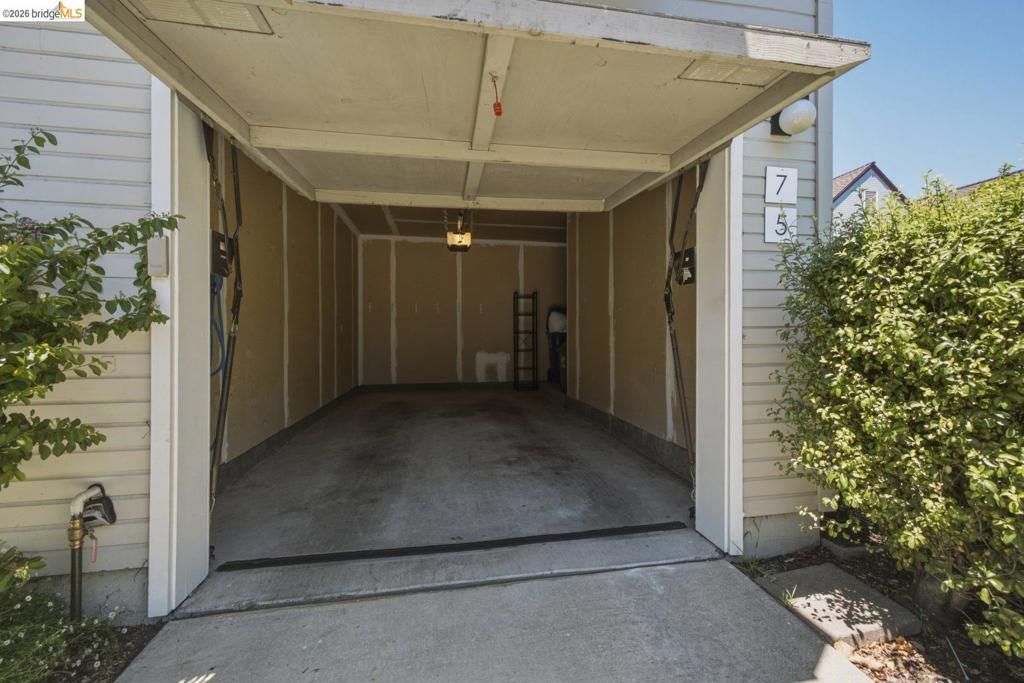 Image 40 of property listing at 7 Courageous Ct D52, Alameda, CA 94501