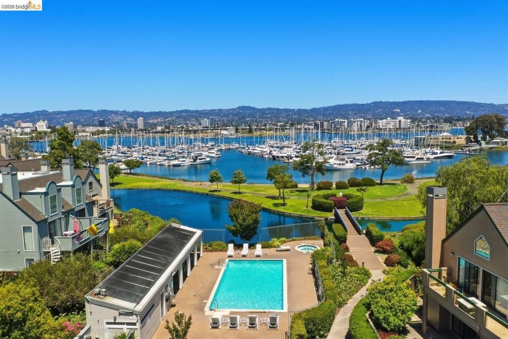 Image 56 of property listing at 7 Courageous Ct D52, Alameda, CA 94501