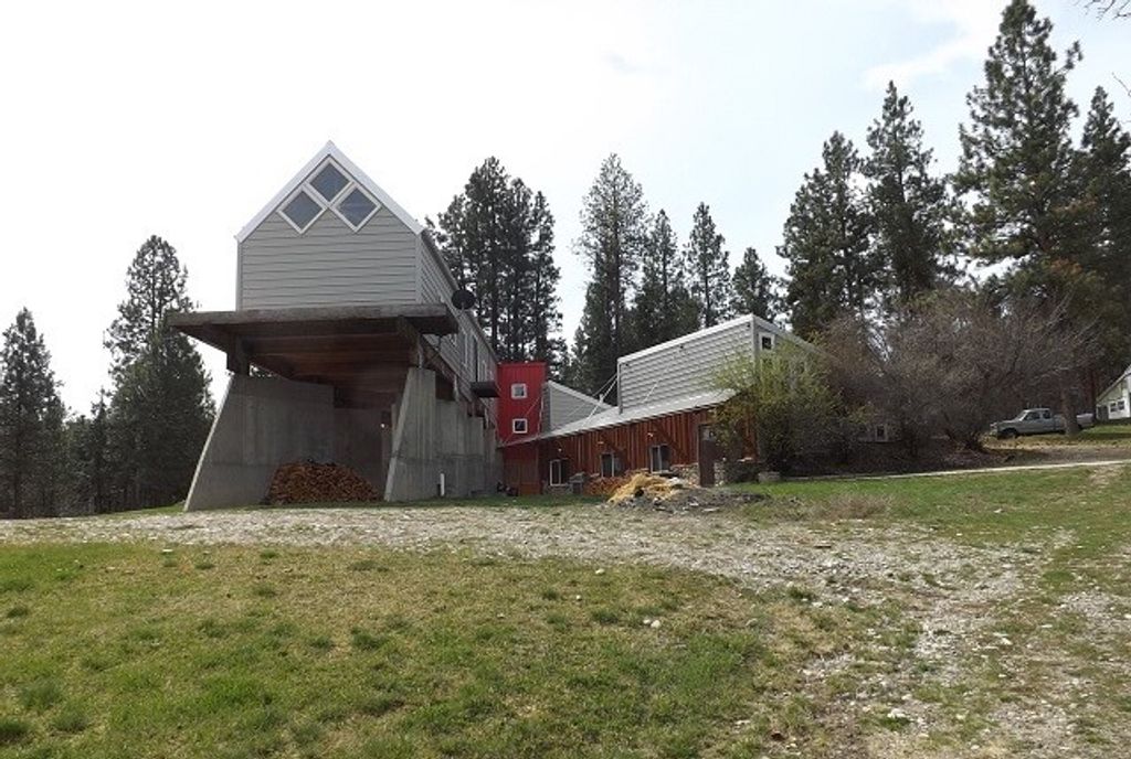 Image 10 of property listing at 1179 Garden Place, Hamilton, MT 59840