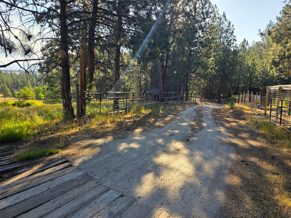 Image 21 of property listing at 1179 Garden Place, Hamilton, MT 59840