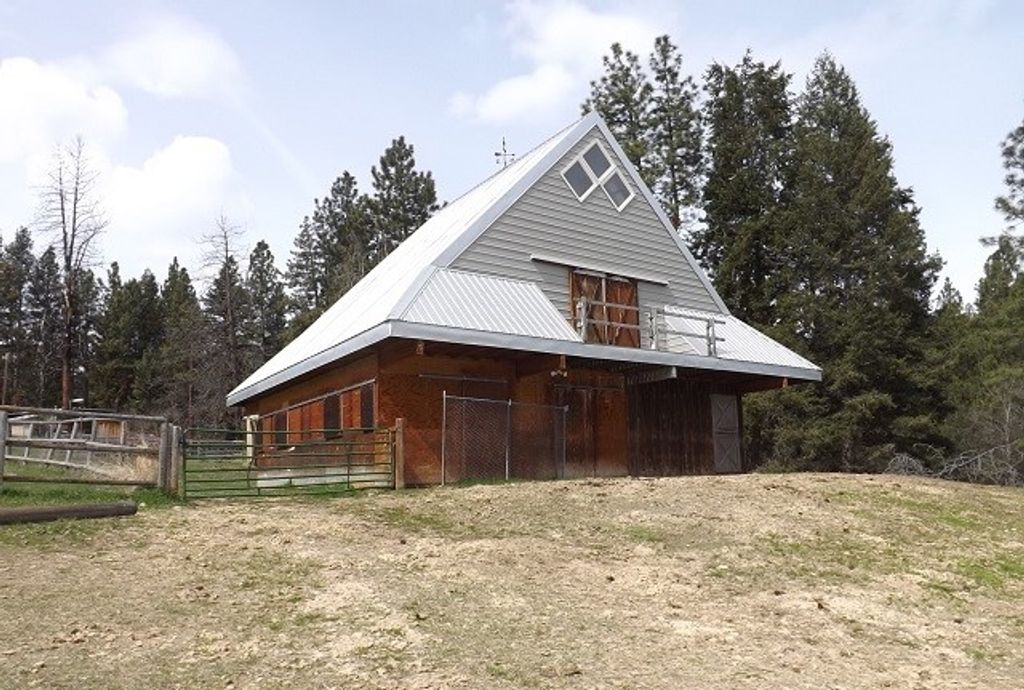 Image 32 of property listing at 1179 Garden Place, Hamilton, MT 59840