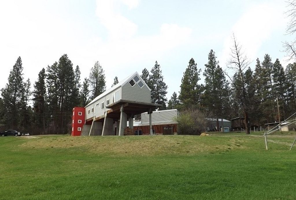 Image 5 of property listing at 1179 Garden Place, Hamilton, MT 59840