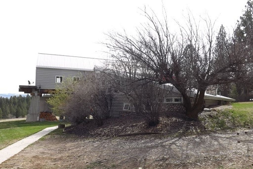 Image 7 of property listing at 1179 Garden Place, Hamilton, MT 59840