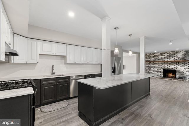 2 WESTWOOD DR, Sewell, NJ 08080