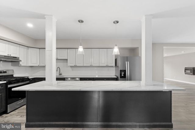 2 WESTWOOD DR, Sewell, NJ 08080