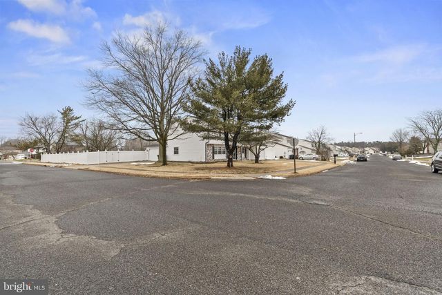 2 WESTWOOD DR, Sewell, NJ 08080