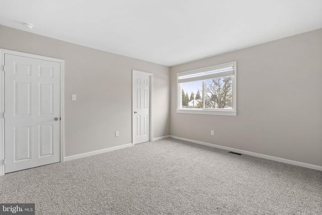 2 WESTWOOD DR, Sewell, NJ 08080