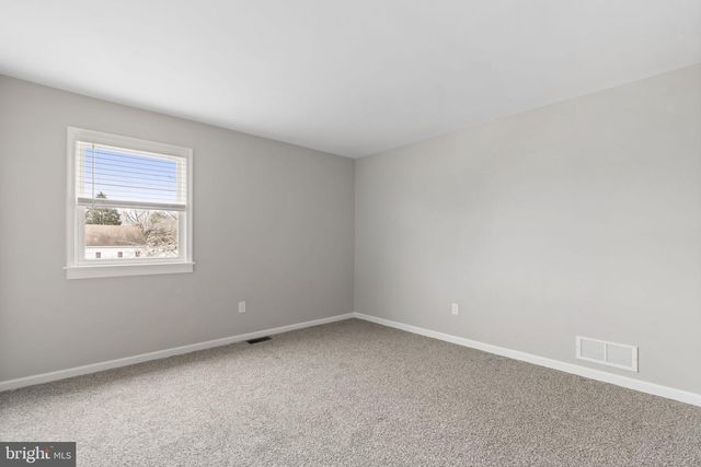 2 WESTWOOD DR, Sewell, NJ 08080