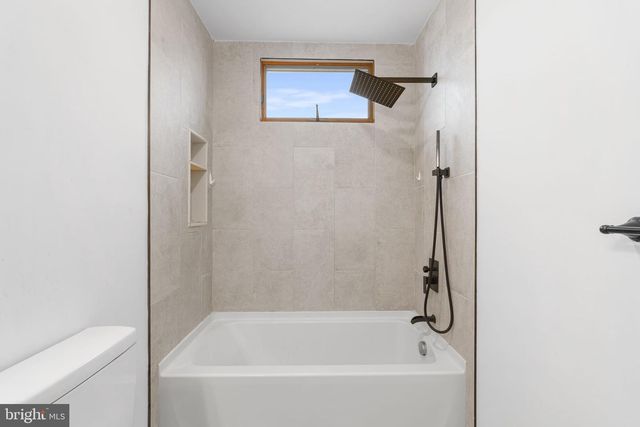 2 WESTWOOD DR, Sewell, NJ 08080