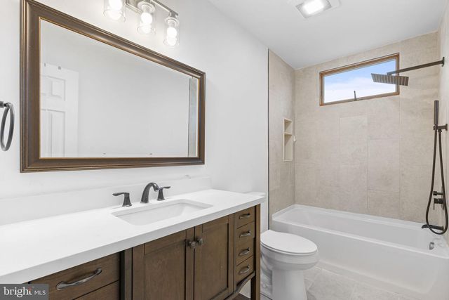 2 WESTWOOD DR, Sewell, NJ 08080