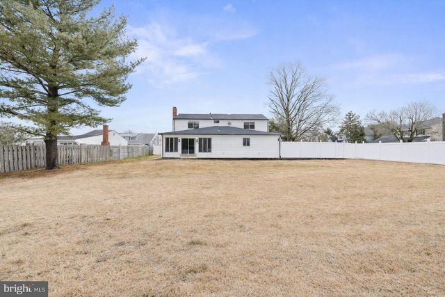 2 WESTWOOD DR, Sewell, NJ 08080