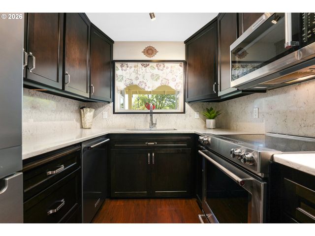 623 N HAYDEN BAY Dr, Portland, OR 97217