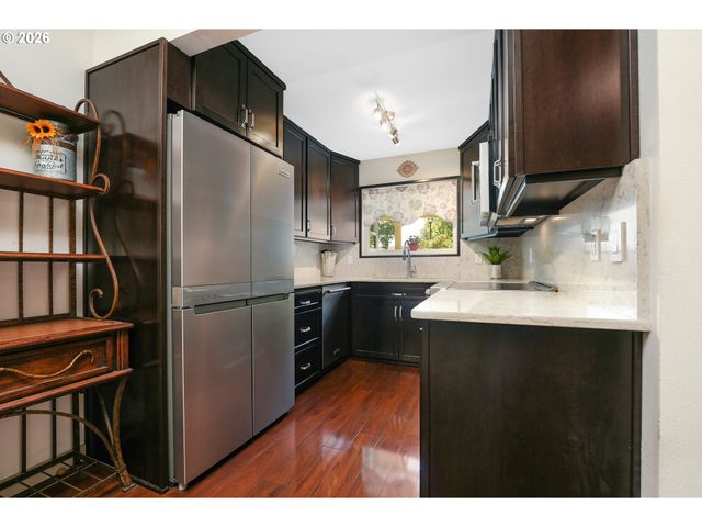 623 N HAYDEN BAY Dr, Portland, OR 97217