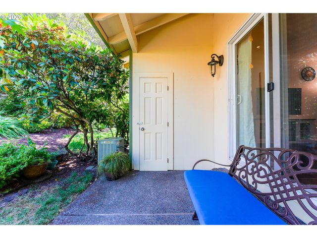 623 N HAYDEN BAY Dr, Portland, OR 97217