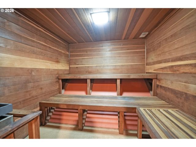 623 N HAYDEN BAY Dr, Portland, OR 97217