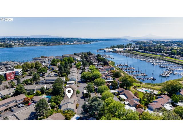 623 N HAYDEN BAY Dr, Portland, OR 97217