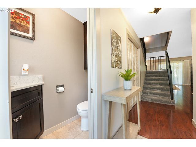 623 N HAYDEN BAY Dr, Portland, OR 97217