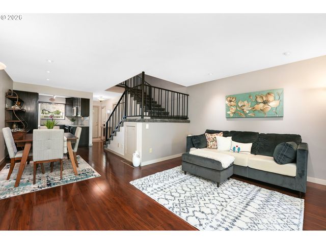 623 N HAYDEN BAY Dr, Portland, OR 97217