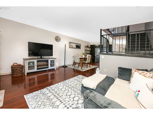 623 N HAYDEN BAY Dr, Portland, OR 97217