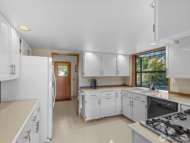 29045 15th Place S, Federal Way, WA 98003