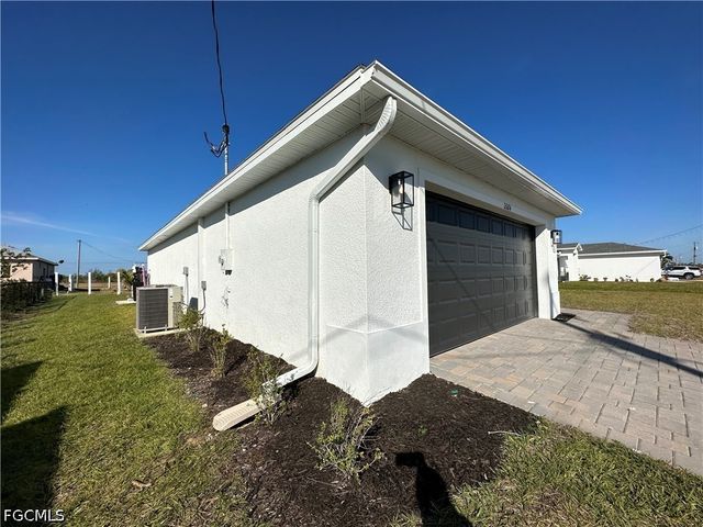 2604 NW 8th PL, Cape Coral, FL 33993
