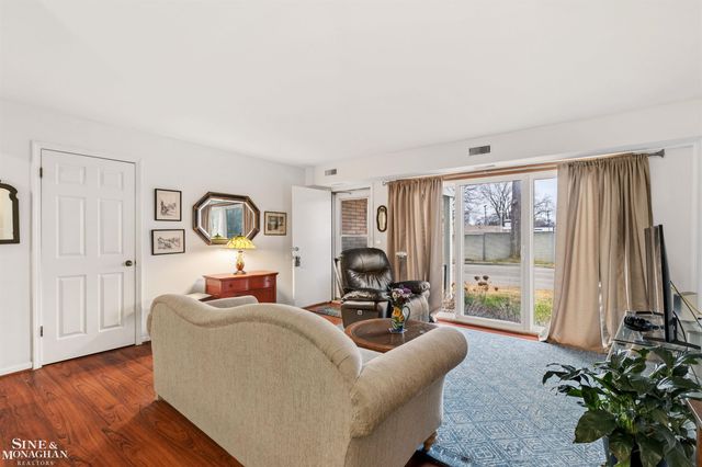 809 Sunset Lane, Saint Clair Shores, MI 48082