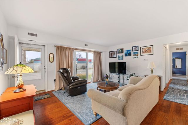 809 Sunset Lane, Saint Clair Shores, MI 48082