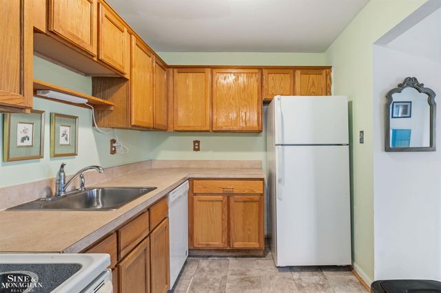 809 Sunset Lane, Saint Clair Shores, MI 48082