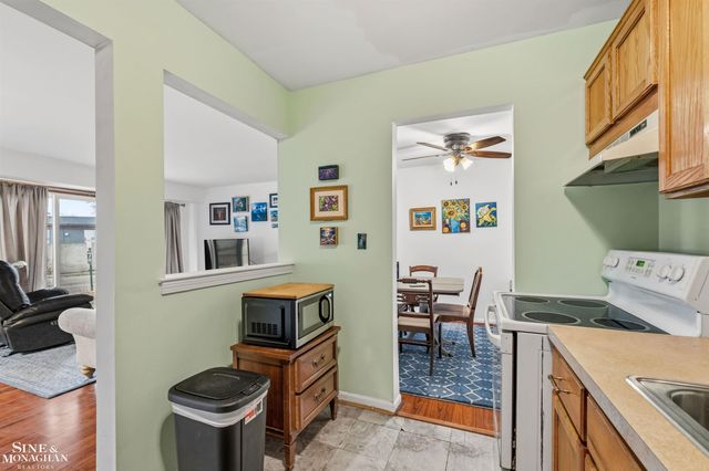 809 Sunset Lane, Saint Clair Shores, MI 48082