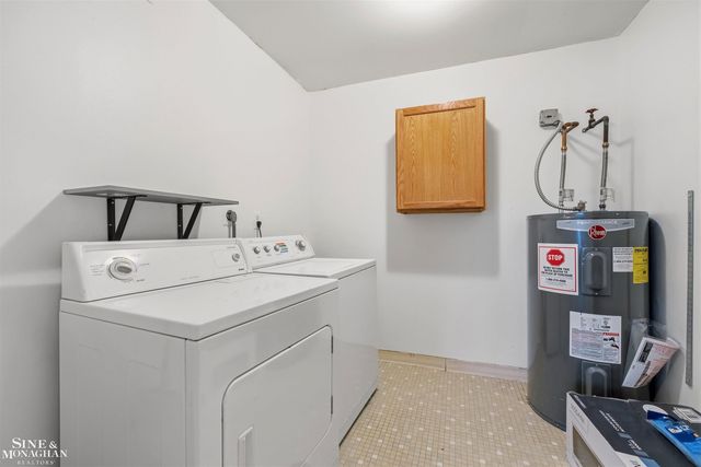 809 Sunset Lane, Saint Clair Shores, MI 48082