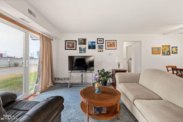 809 Sunset Lane, Saint Clair Shores, MI 48082