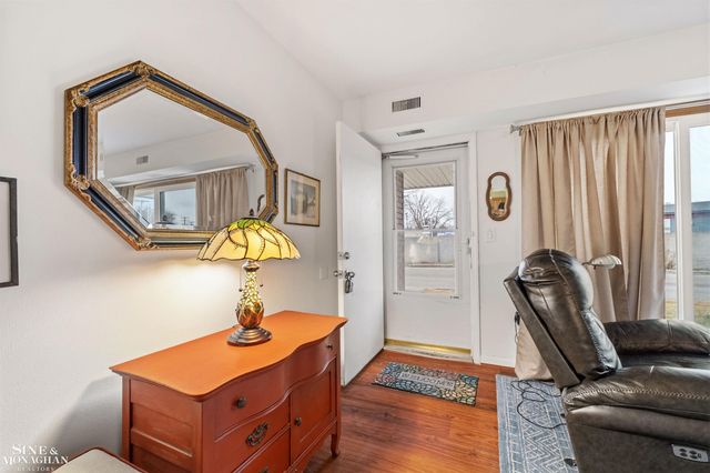 809 Sunset Lane, Saint Clair Shores, MI 48082