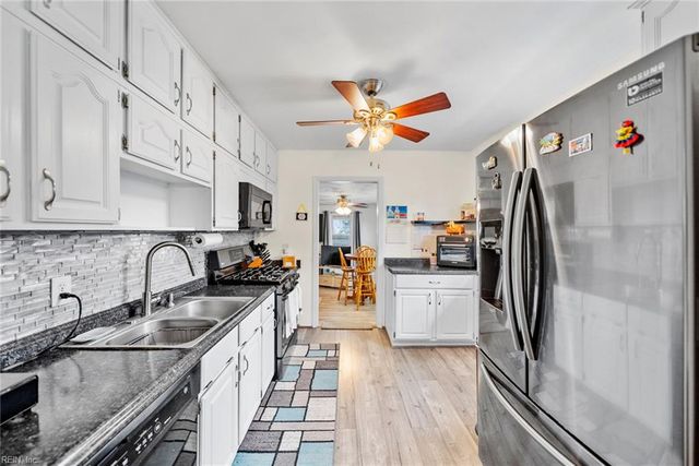 300 Oaklette DR, Chesapeake, VA 23325