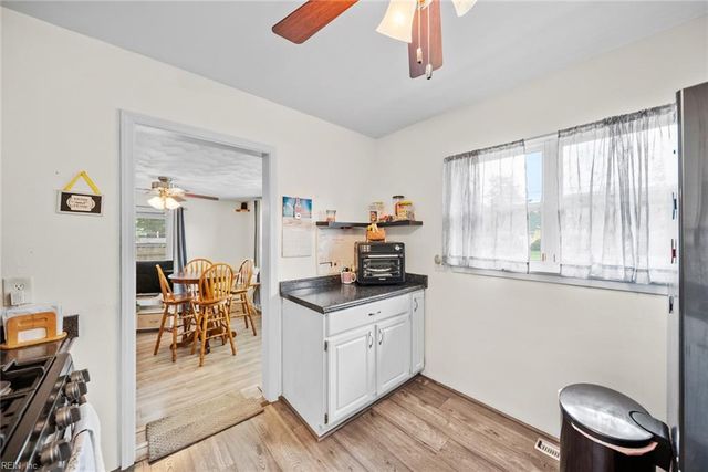 300 Oaklette DR, Chesapeake, VA 23325