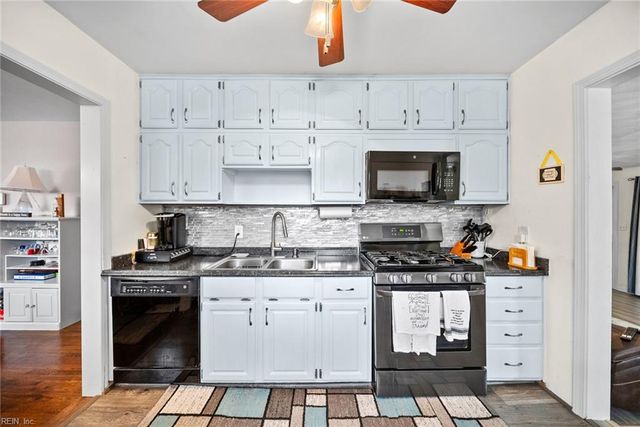300 Oaklette DR, Chesapeake, VA 23325