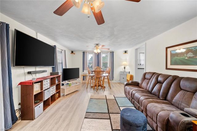 300 Oaklette DR, Chesapeake, VA 23325