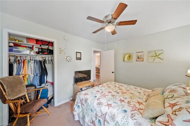300 Oaklette DR, Chesapeake, VA 23325
