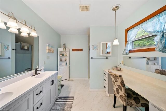 300 Oaklette DR, Chesapeake, VA 23325