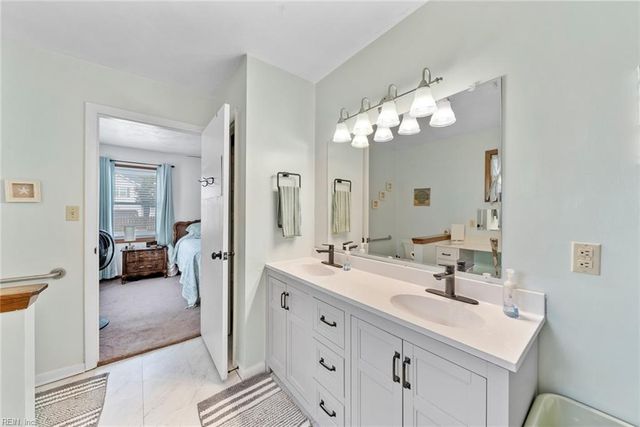 300 Oaklette DR, Chesapeake, VA 23325