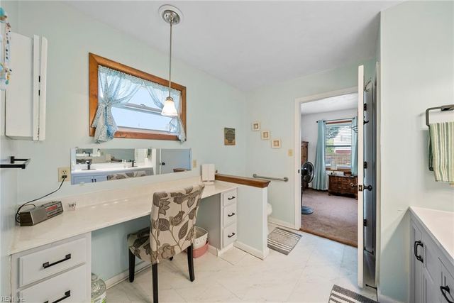 300 Oaklette DR, Chesapeake, VA 23325