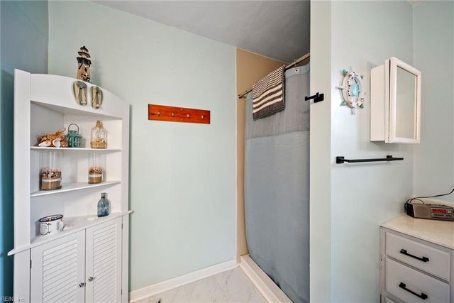 300 Oaklette DR, Chesapeake, VA 23325